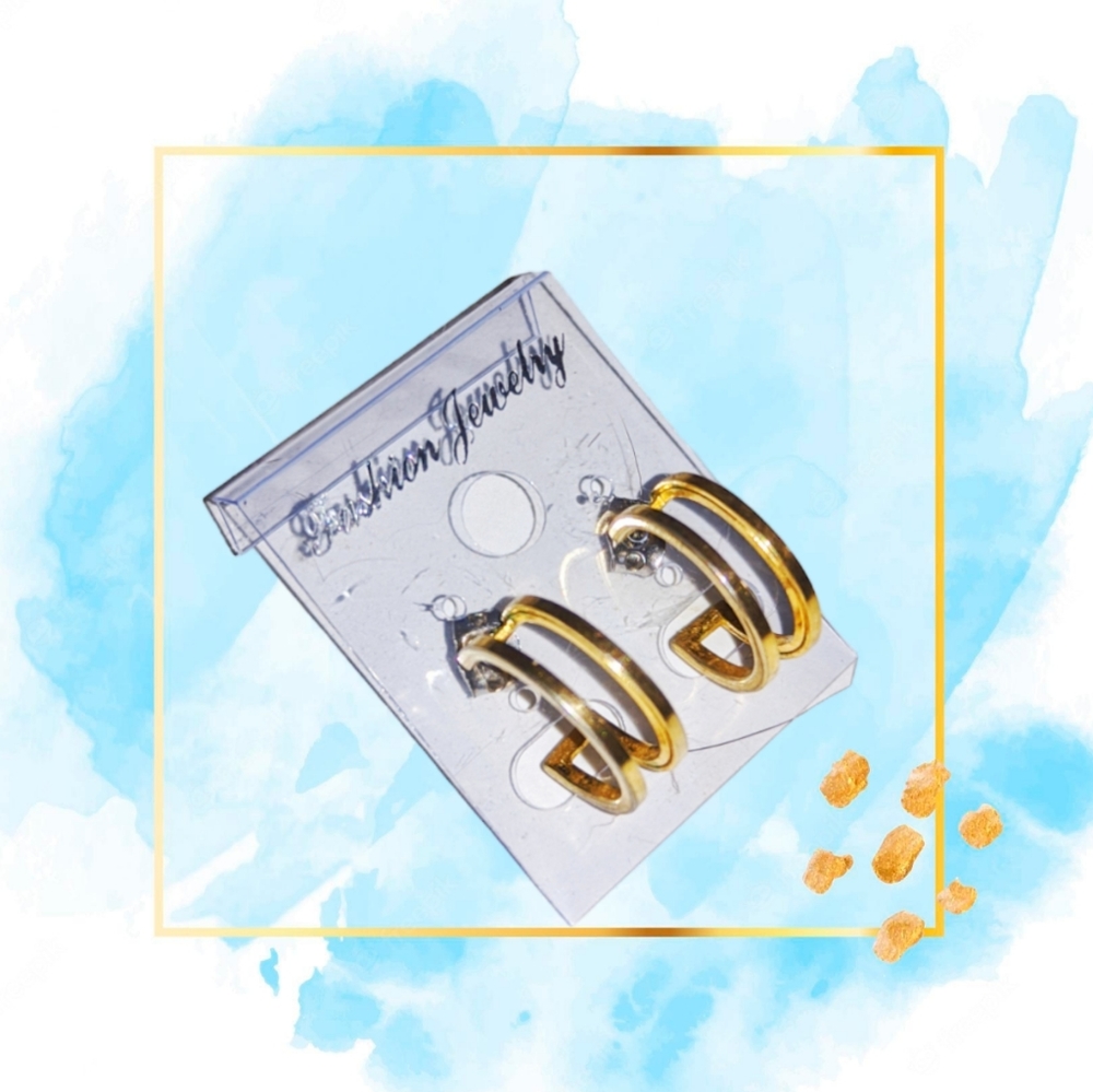 🌲10/$20. Gold Tone Fashion Earrings. NWOT